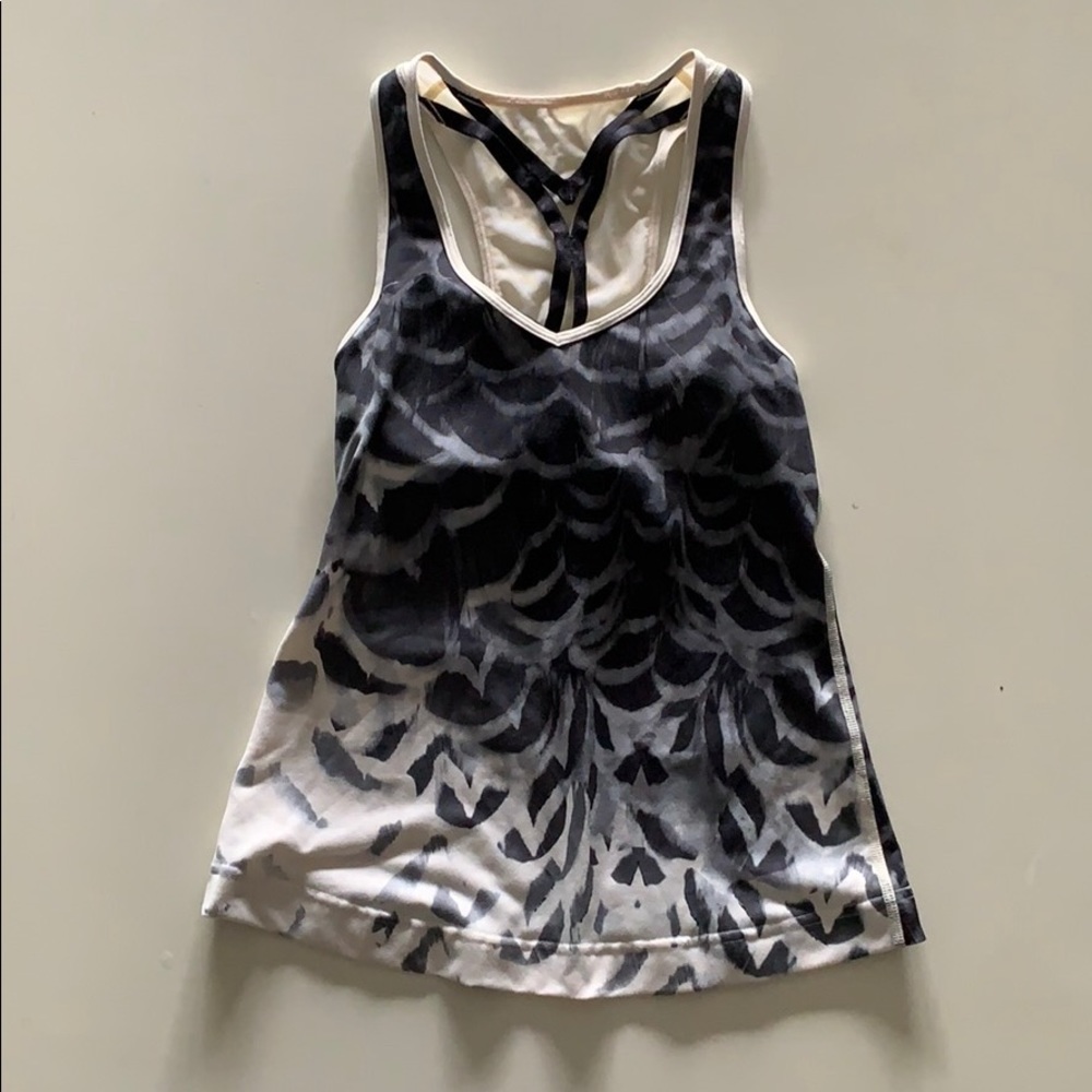 Rare Lululemon tank top size 4 excellent condition